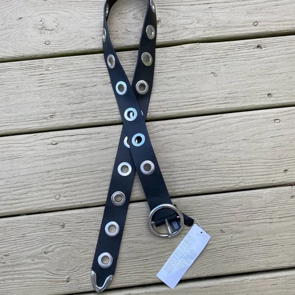 NWT Urban Outfitters - Black vegan 1.5”W belt with silver buckle & grumm… - Picture 2 of 6